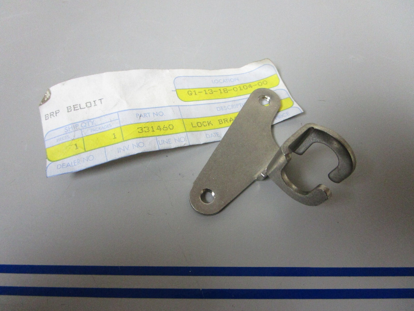 *NEW OEM* 0720 OMC Johnson Evinrude Lock Bracket 331460 0331460