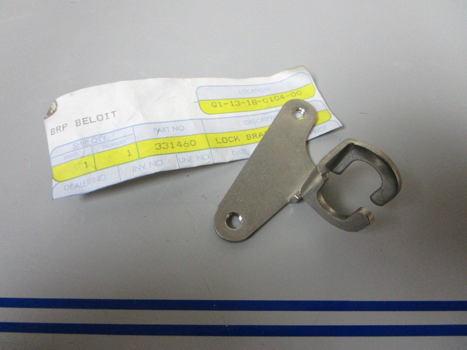 *NEW OEM* 0720 OMC Johnson Evinrude Lock Bracket 331460 0331460