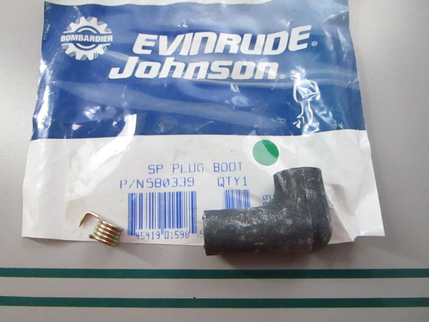 NEW OEM 580339 0580339 OMC Johnson Evinrude Plug Boot 0810