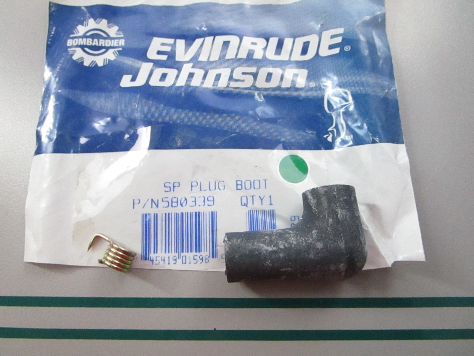 NEW OEM 580339 0580339 OMC Johnson Evinrude Plug Boot 0810
