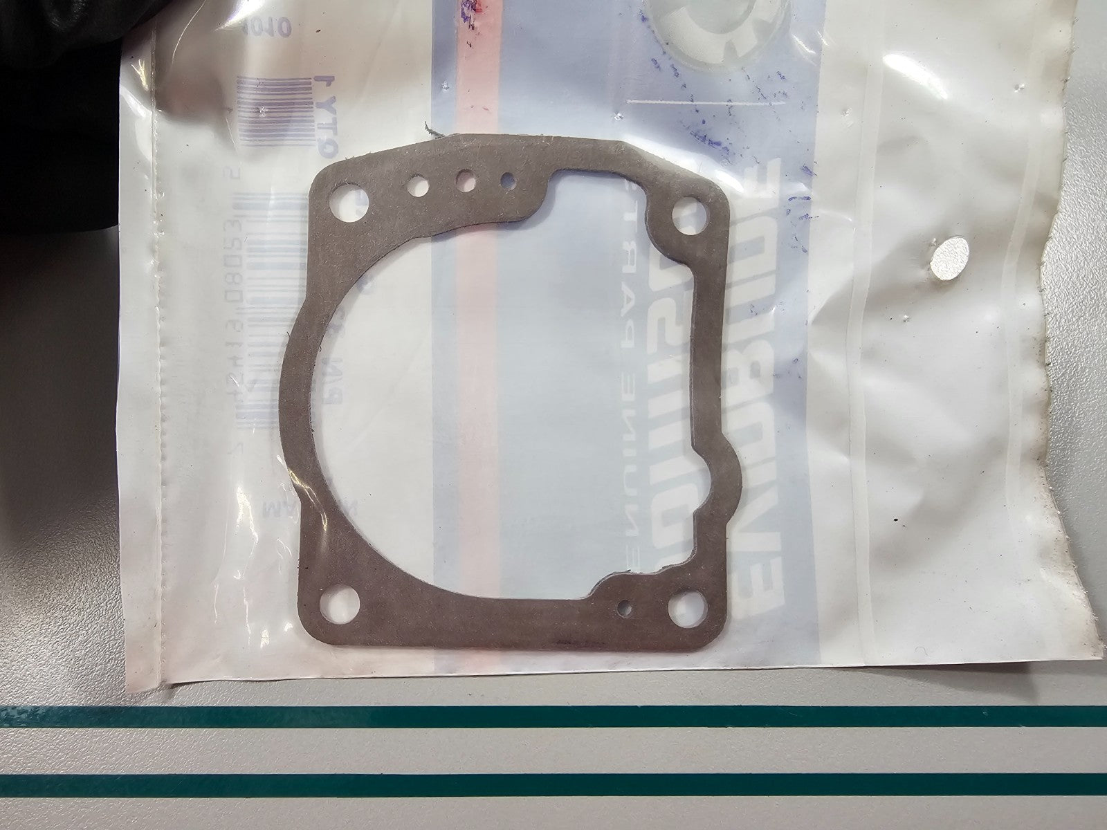 NEW OEM 335070 0335070 OMC Johnson Evinrude Gasket 0810