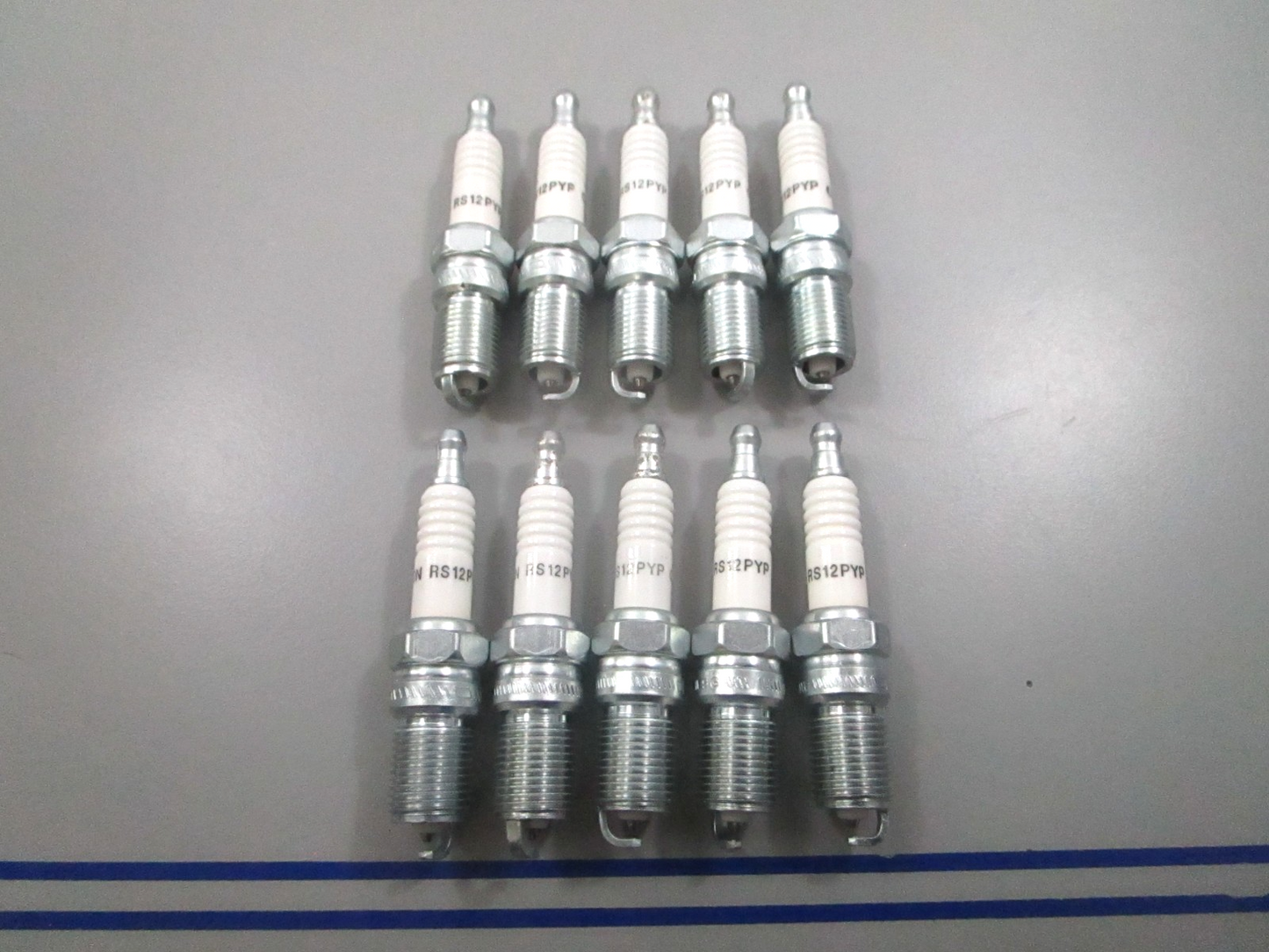 *NEW* (LOT OF 10) 0810 Champion Spark Plug RS12PYP