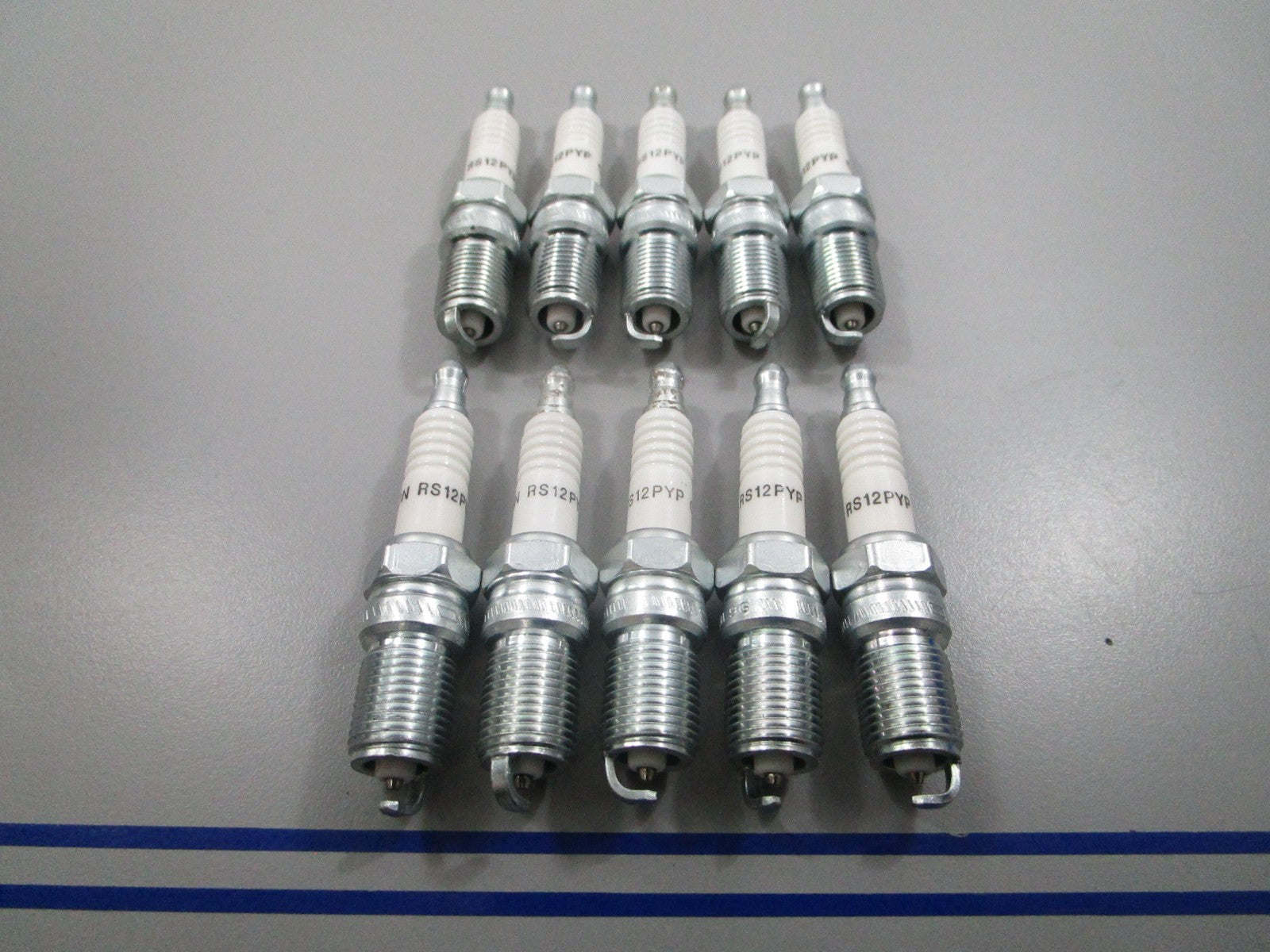 *NEW* (LOT OF 10) 0810 Champion Spark Plug RS12PYP