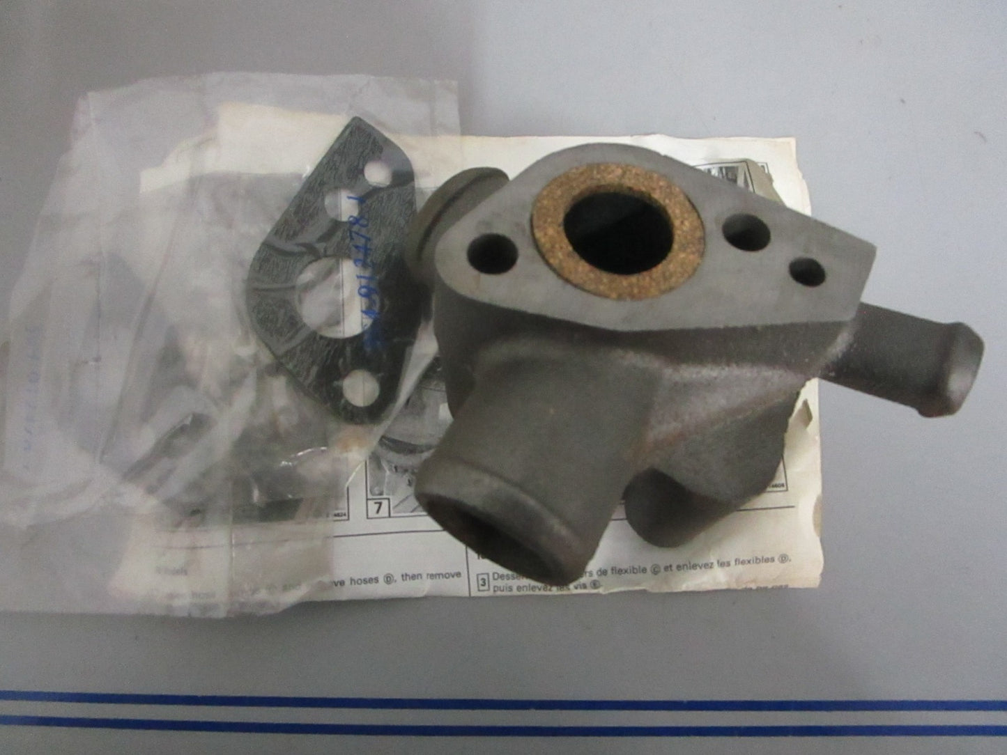 NEW OEM 986521 0986521 OMC Johnson Evinrude Thermostat Housing Kit 0820