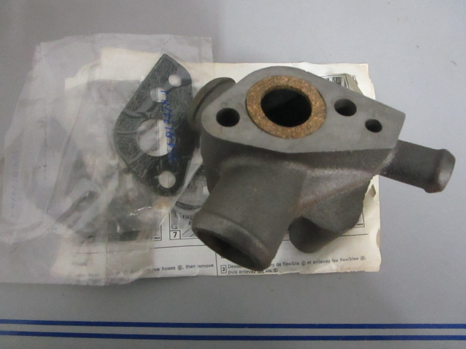 NEW OEM 986521 0986521 OMC Johnson Evinrude Thermostat Housing Kit 0820
