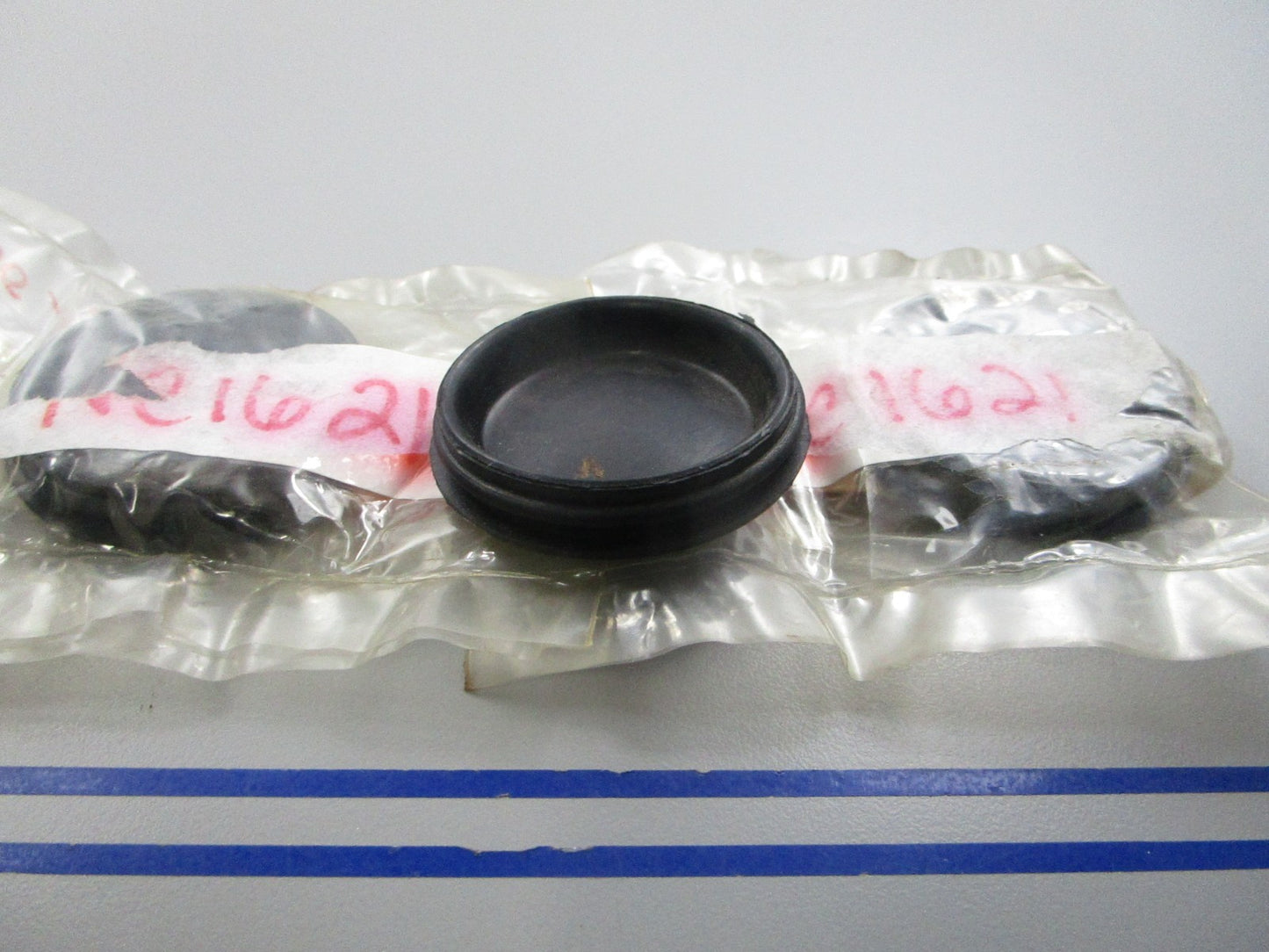 NEW (LOT OF 3) 04-116-94 Marshall Kimpex 895 Wheel Cap 0810