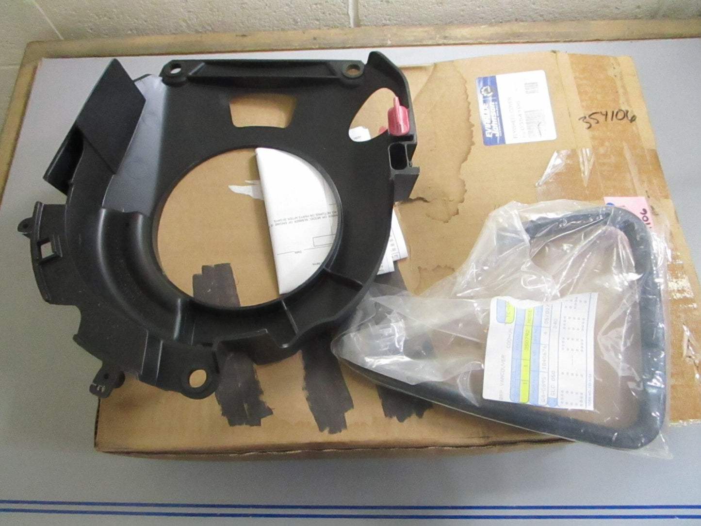 *NEW OEM* 0820 OMC Johnson Evinrude Flywheel Cover 354106 0354106