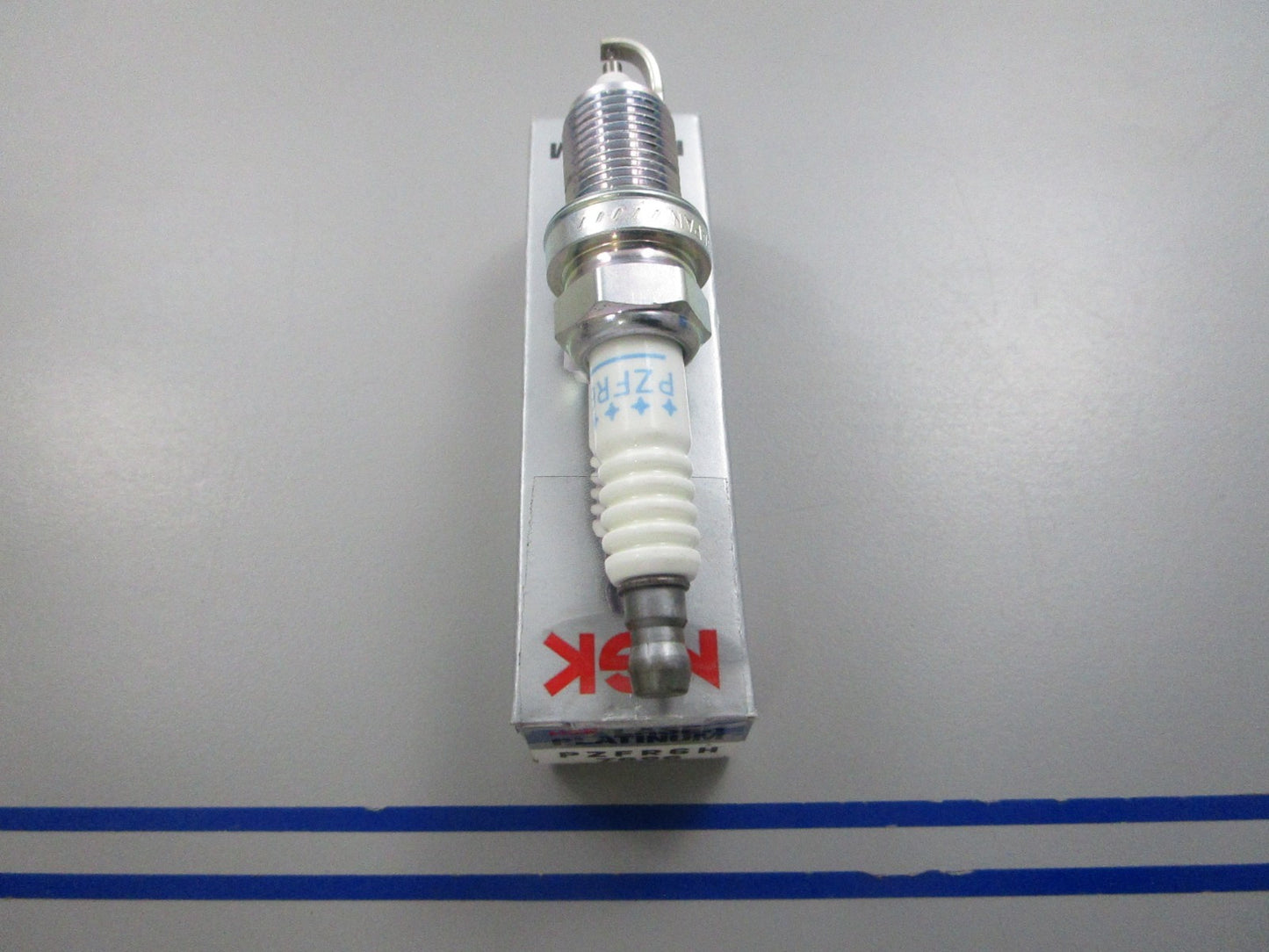 NEW PZFR6H NGK Laser Platinum Spark Plug 0810