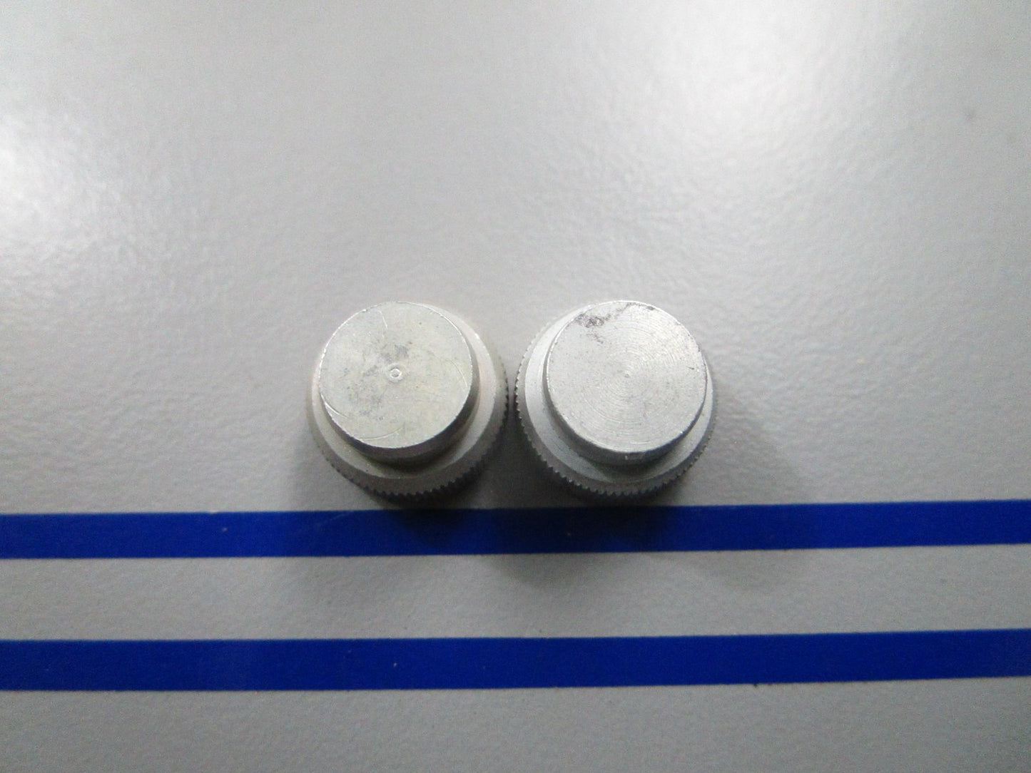 *NEW OEM* 0810 OMC Johnson Evinrude Screen w/ 2 Plugs 396200 0396200