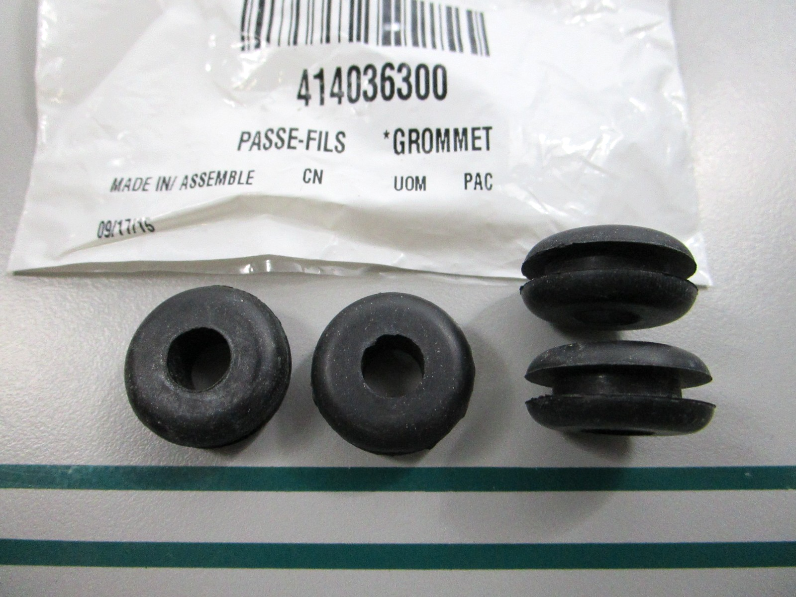NEW (LOT OF 4) 414036300 Sea-Doo Grommet 0810