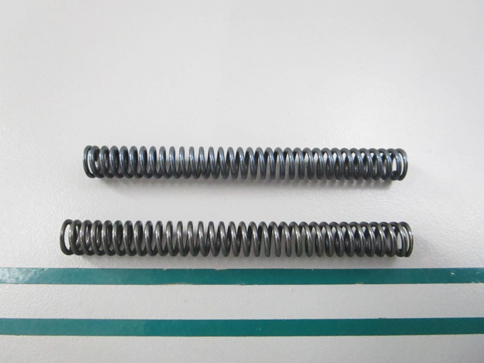 NEW OEM (LOT OF 2) 90501-10065-00 Yamaha Compression Spring 0810