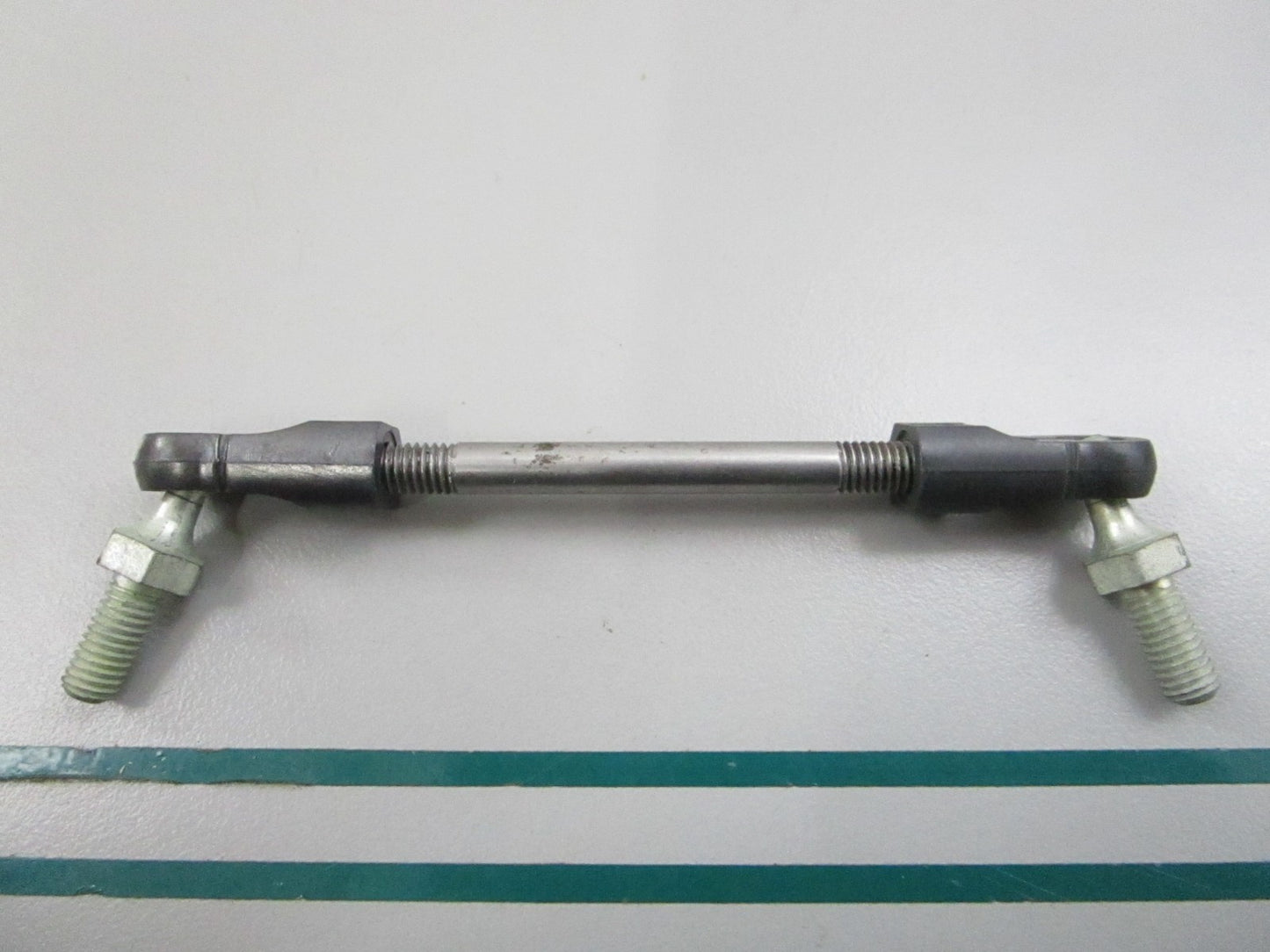 NEW OEM 380493 0380493 OMC Johnson Evinrude Rod & Socket 0810