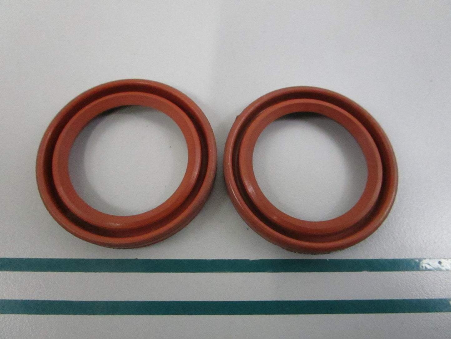 NEW OEM (LOT OF 2) 317776 0317776 OMC Johnson Evinrude Seal 0810