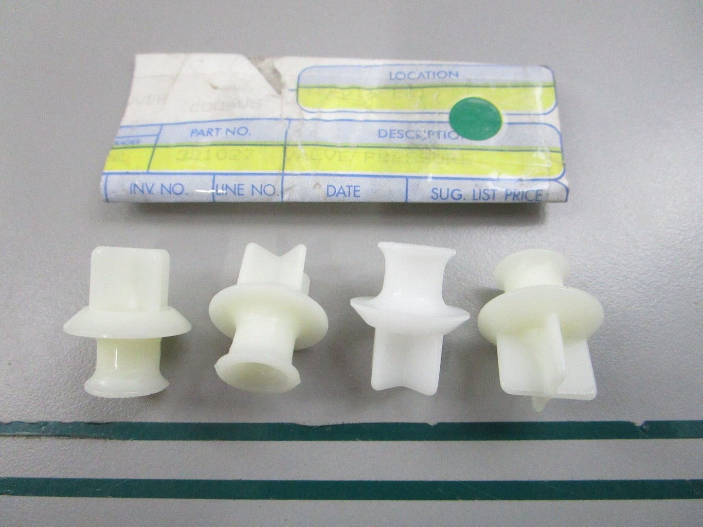 NEW OEM (LOT OF 4) 321027 0321027 OMC Johnson Evinrude Pressure Valve 0810