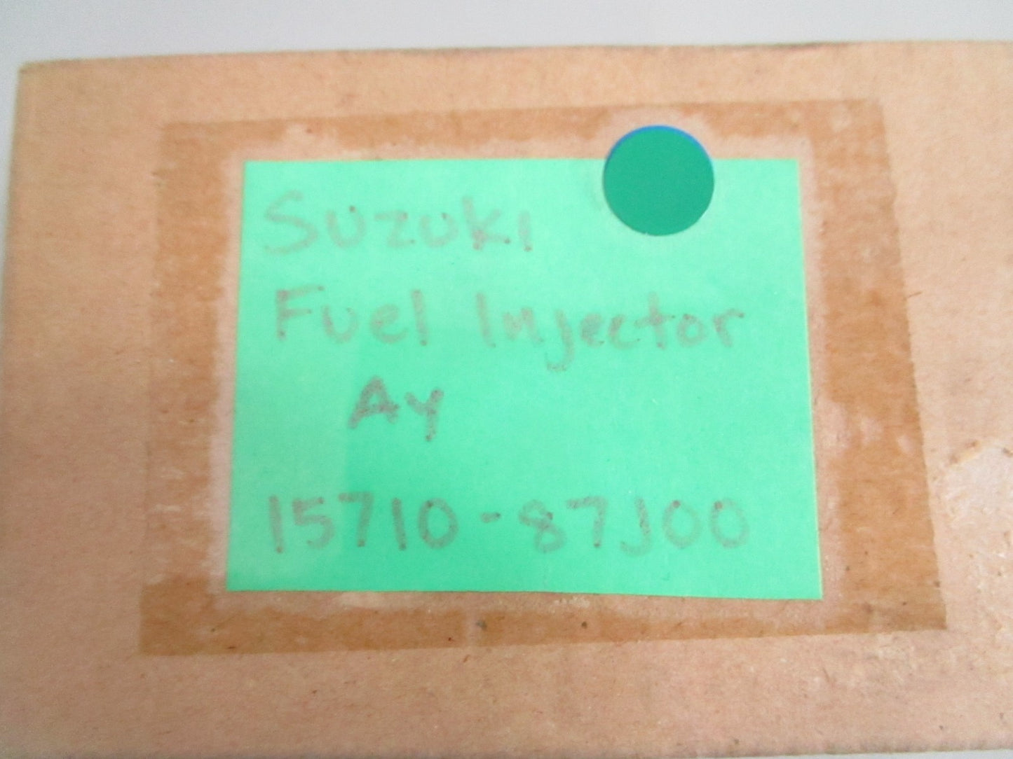 NEW OEM 15710-87J00 Suzuki Fuel Injector Assy 0820