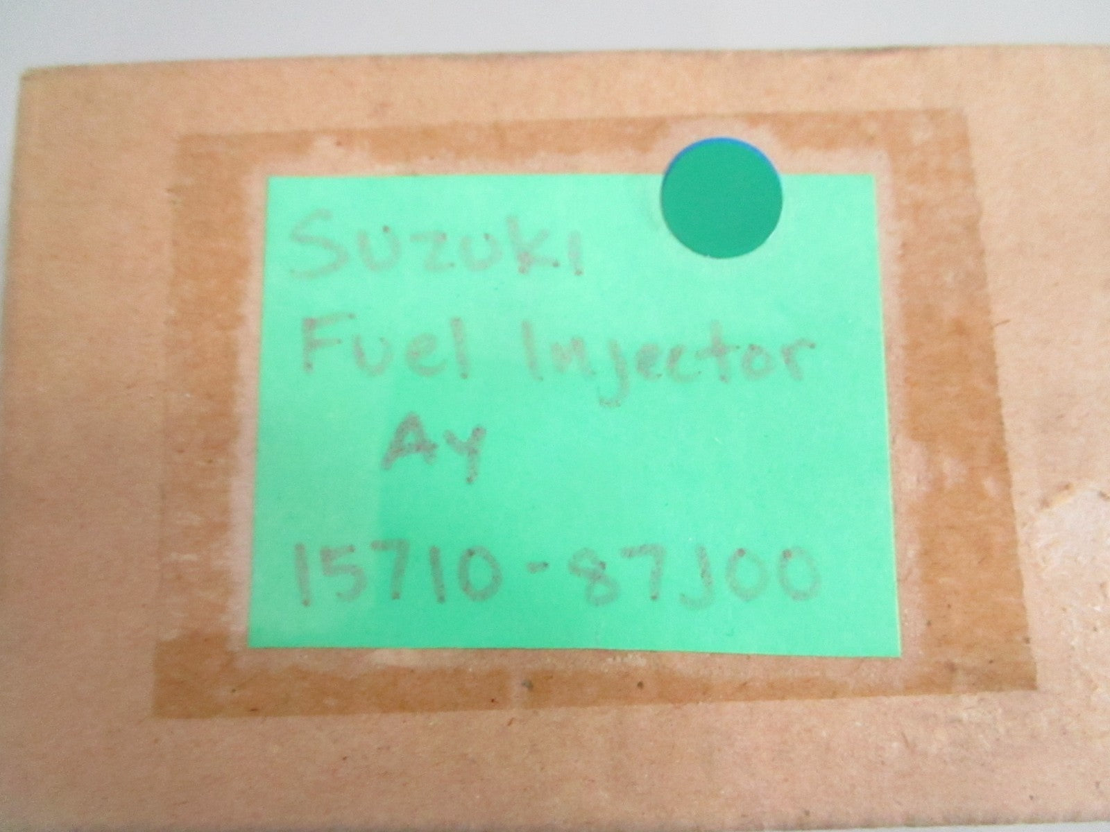 NEW OEM 15710-87J00 Suzuki Fuel Injector Assy 0820