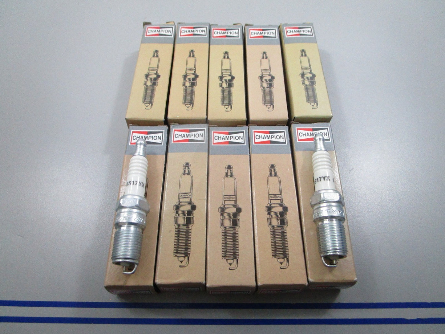 *NEW* (LOT OF 10) 0810 Champion Spark Plug RS17YX