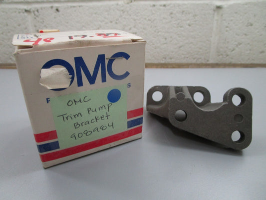 *NEW OEM* 0810 OMC Johnson Evinrude Trim Pump Bracket 908984 0908984