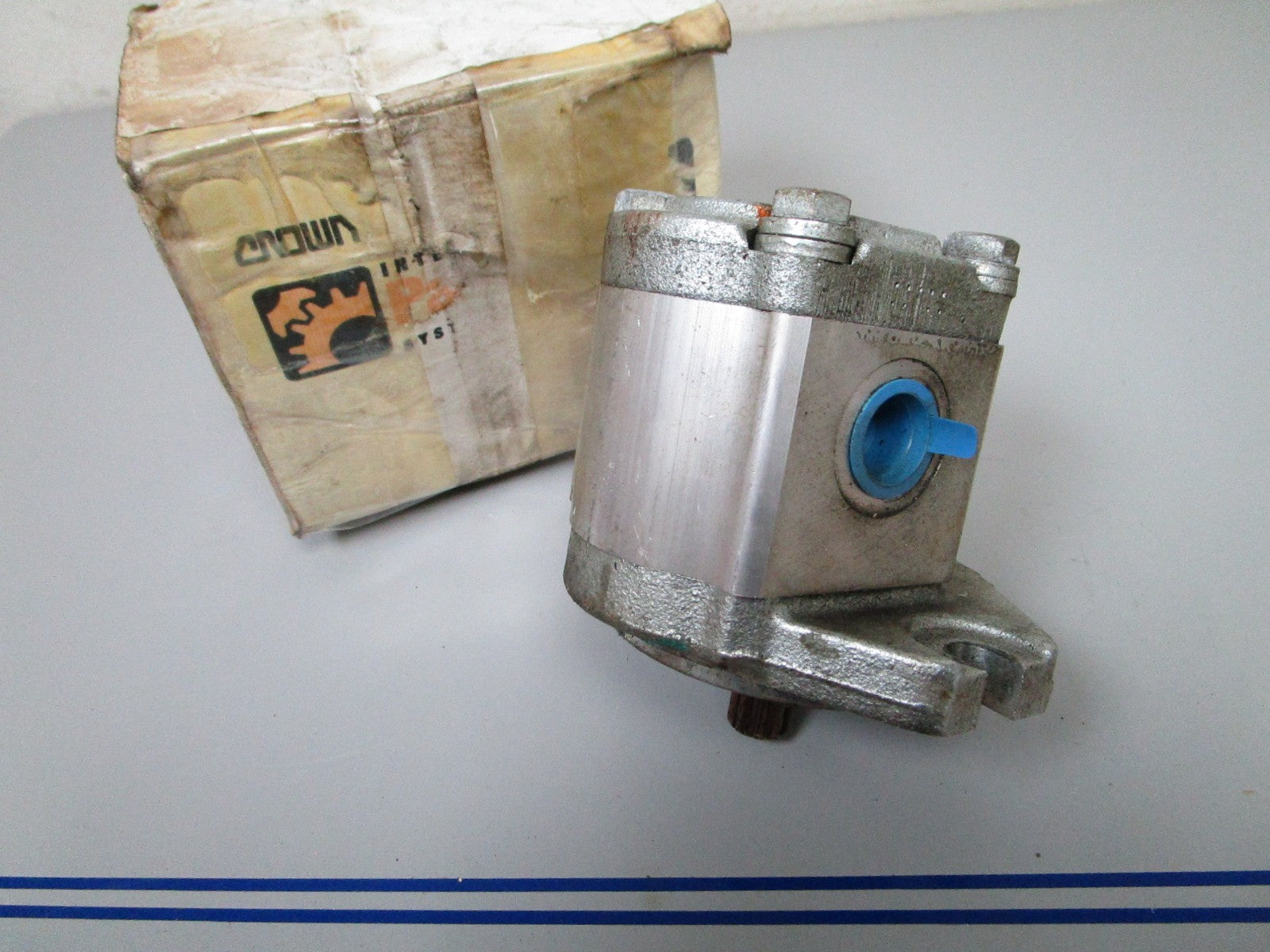 NEW OEM 121201 Crown Hydraulic Pump 0720