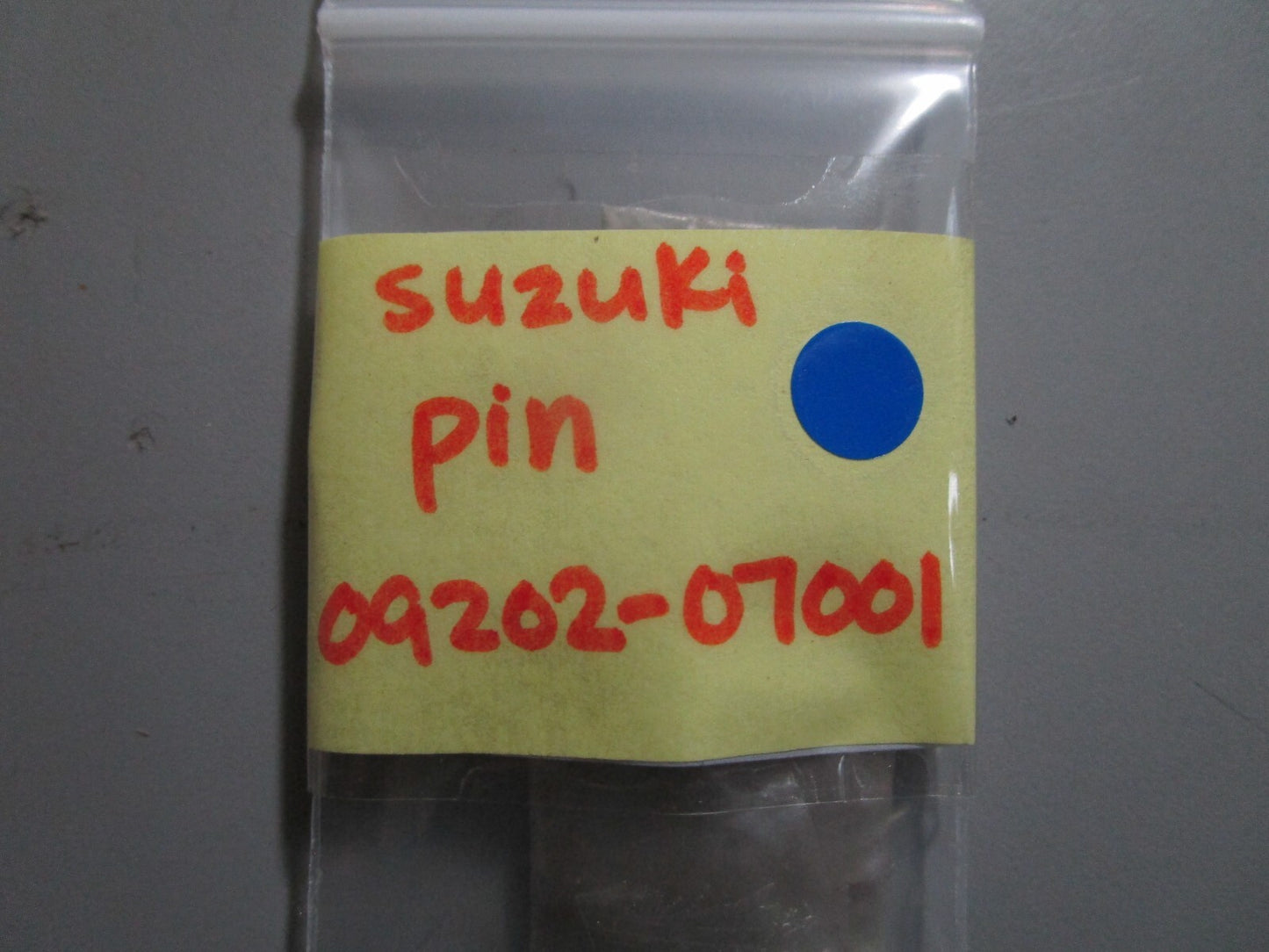 *NEW OEM* 0810 Suzuki Pin 09202-07001