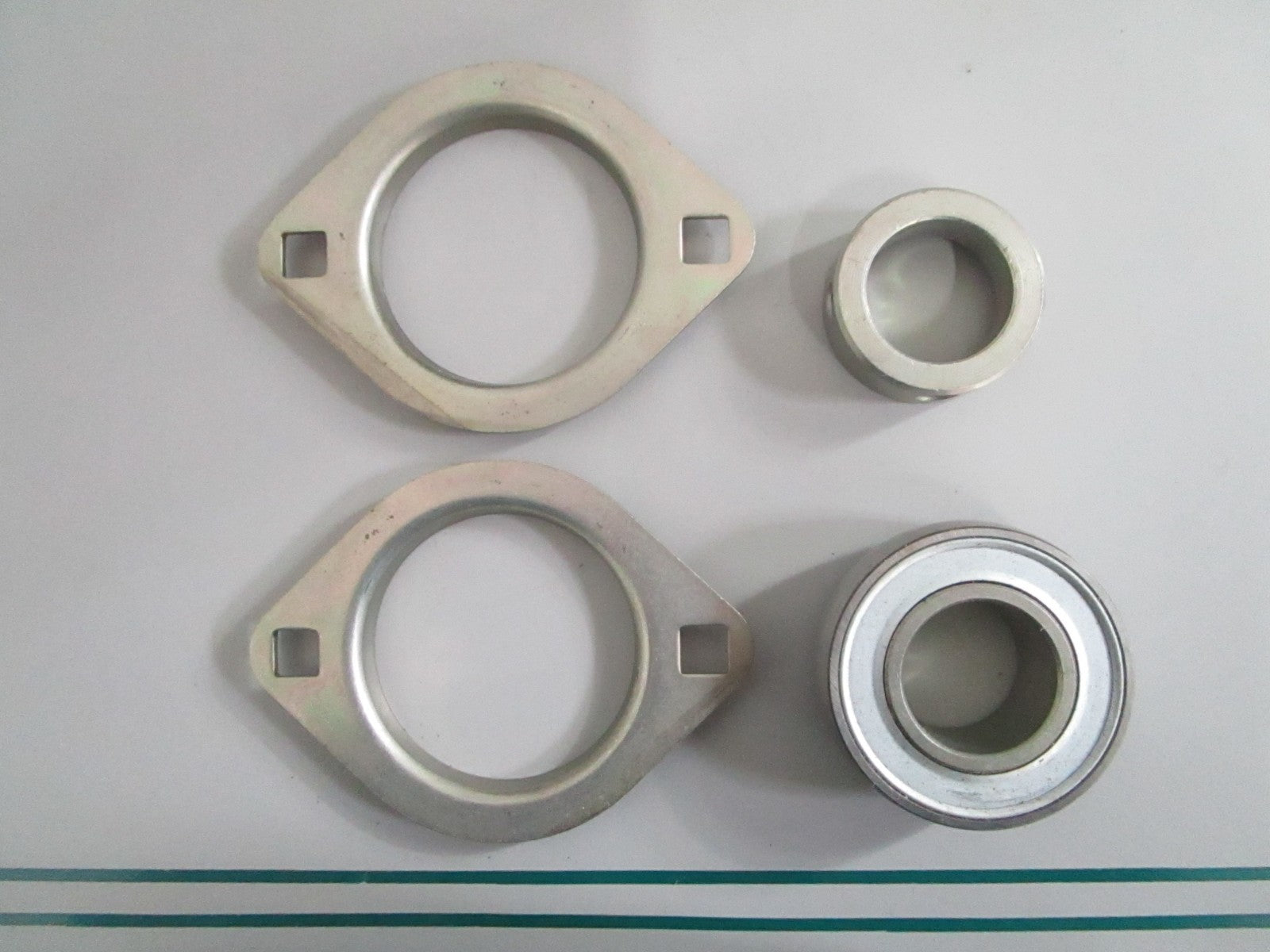 NEW OEM AE56168 John Deere Bearing & Housing 0820