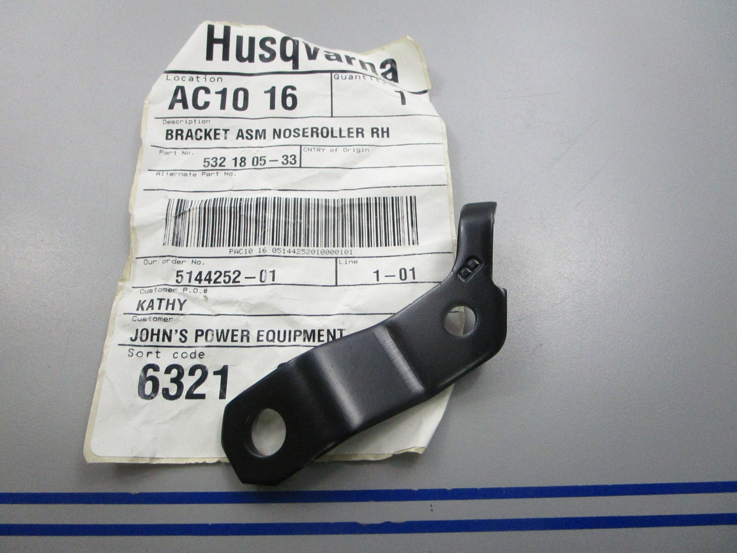 NEW OEM 532180533 Husqvarna Noseroller RH Bracket Assembly 0810