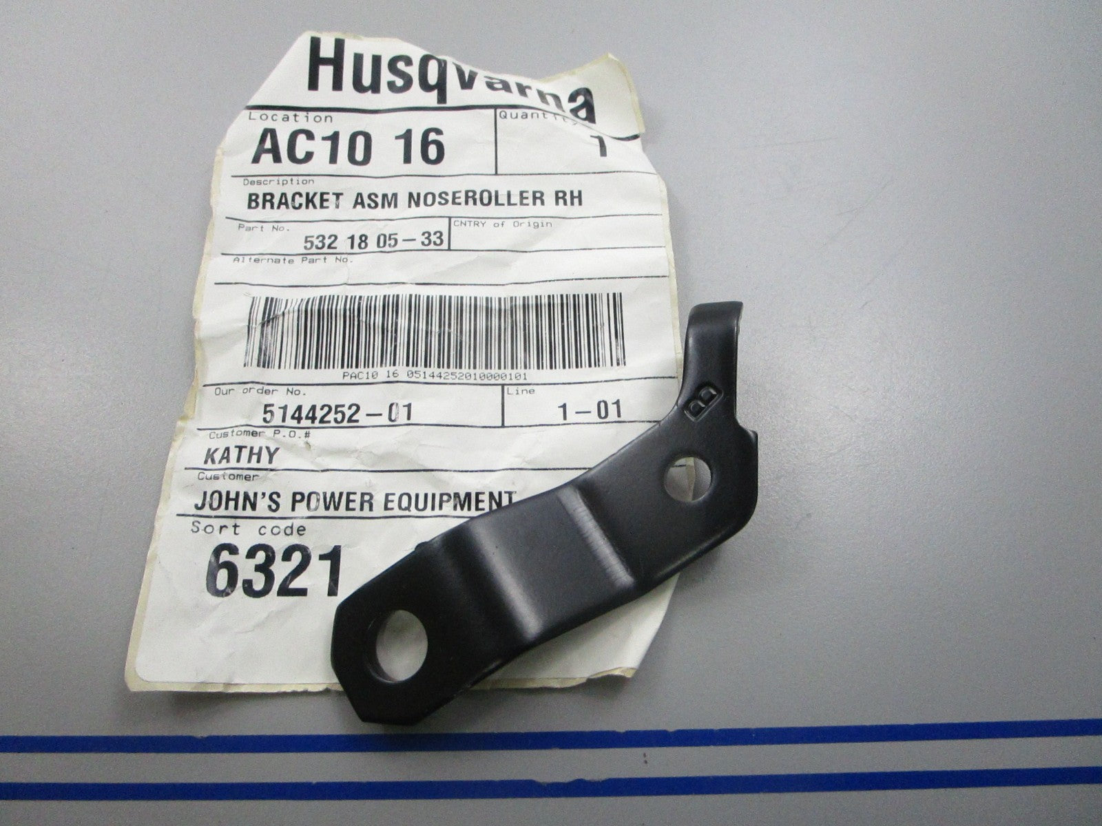 NEW OEM 532180533 Husqvarna Noseroller RH Bracket Assembly 0810