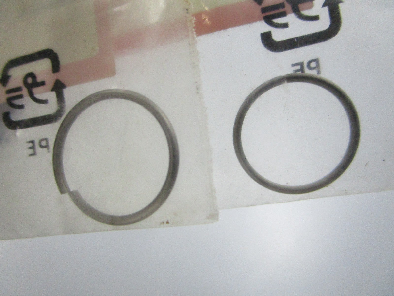 NEW OEM (LOT OF 2) 90661-HC4-006 Honda Piston Clip 0810
