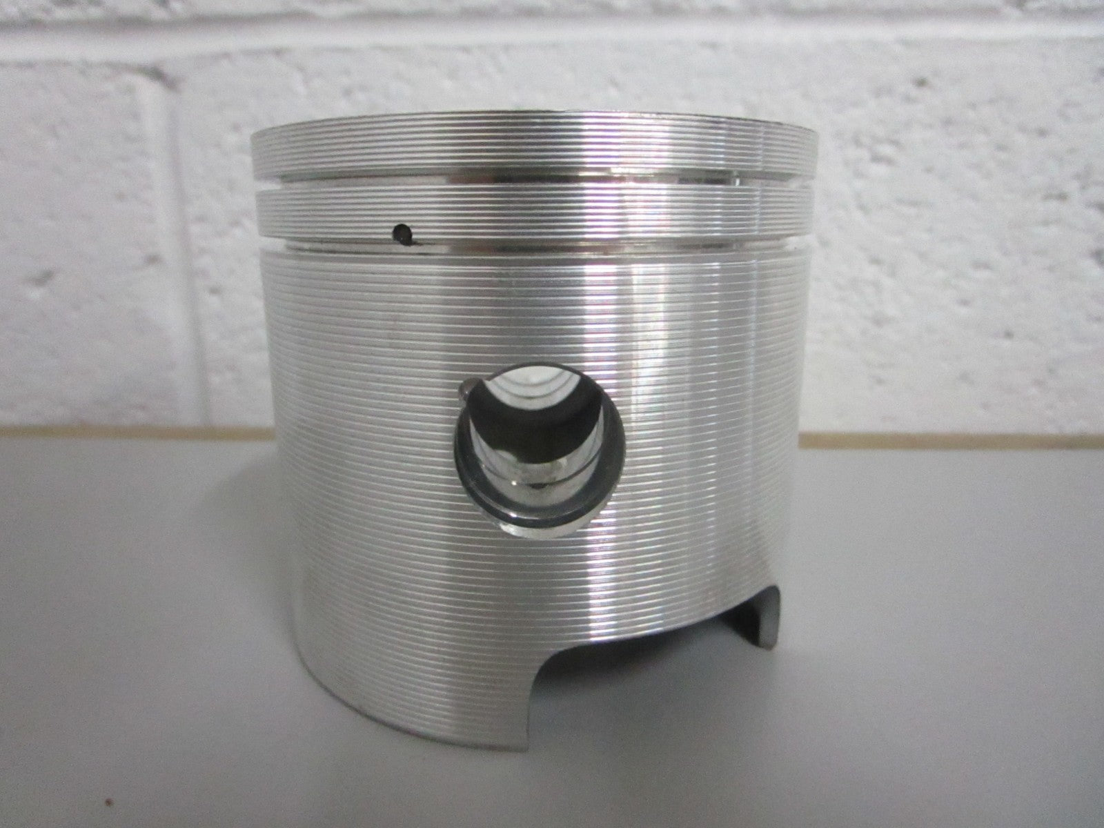 NEW 3011P3 Wiseco Piston kit For: OMC 0820