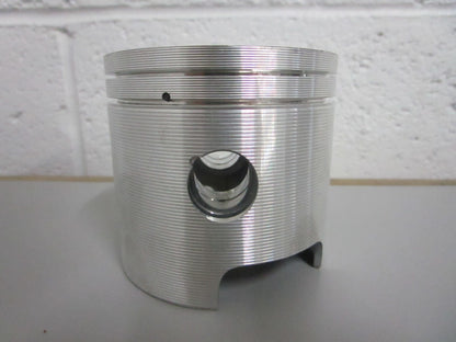NEW 3011P3 Wiseco Piston kit For: OMC 0820