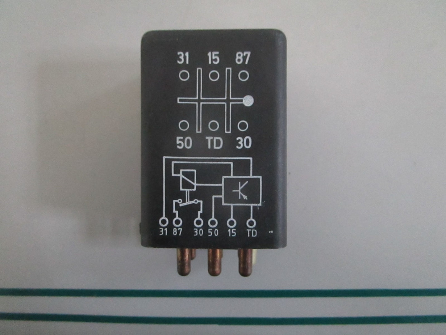 NEW OEM 0015450605 Mercedes-Benz Fuel Pump Relay 0820