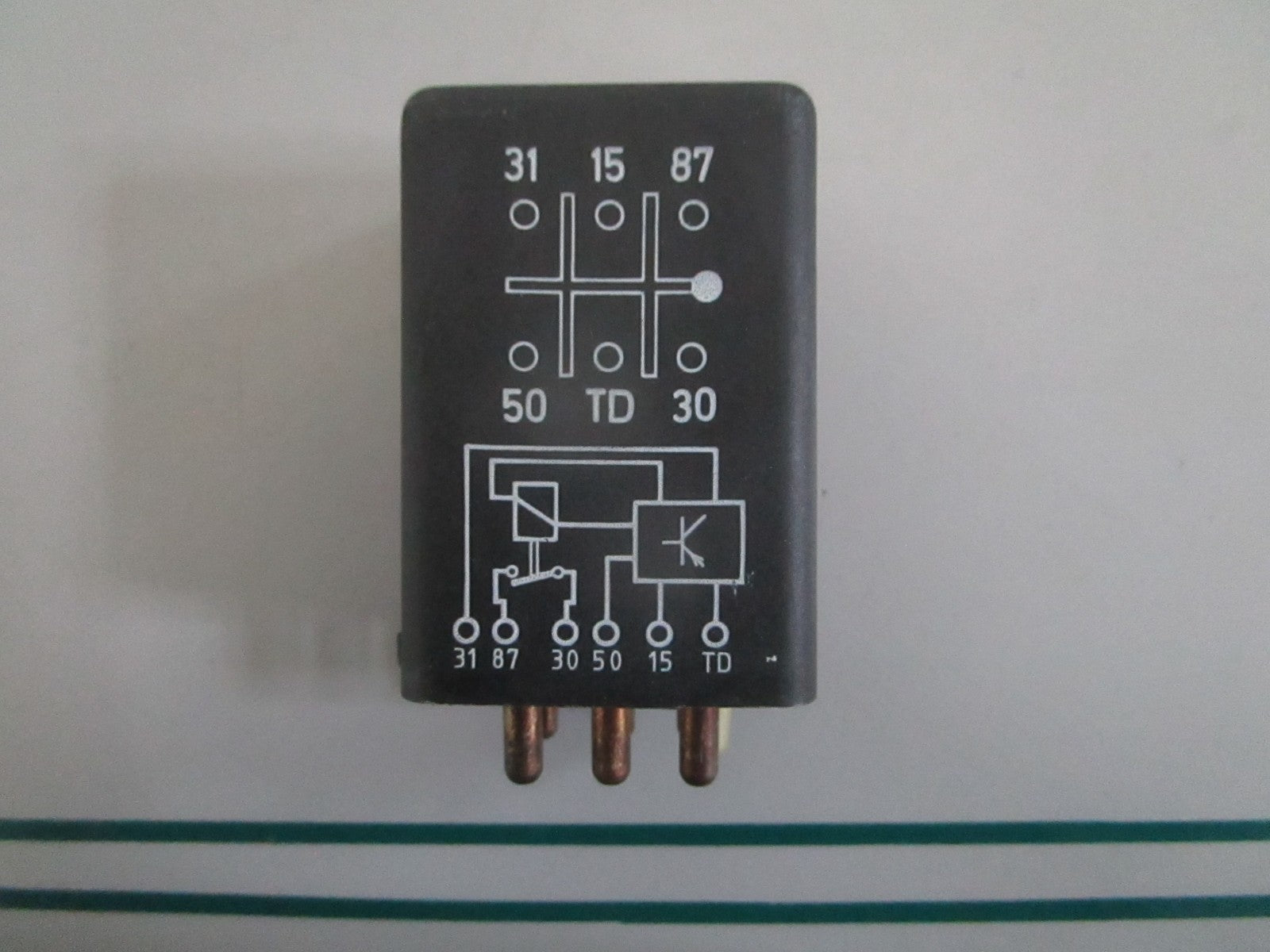 NEW OEM 0015450605 Mercedes-Benz Fuel Pump Relay 0820