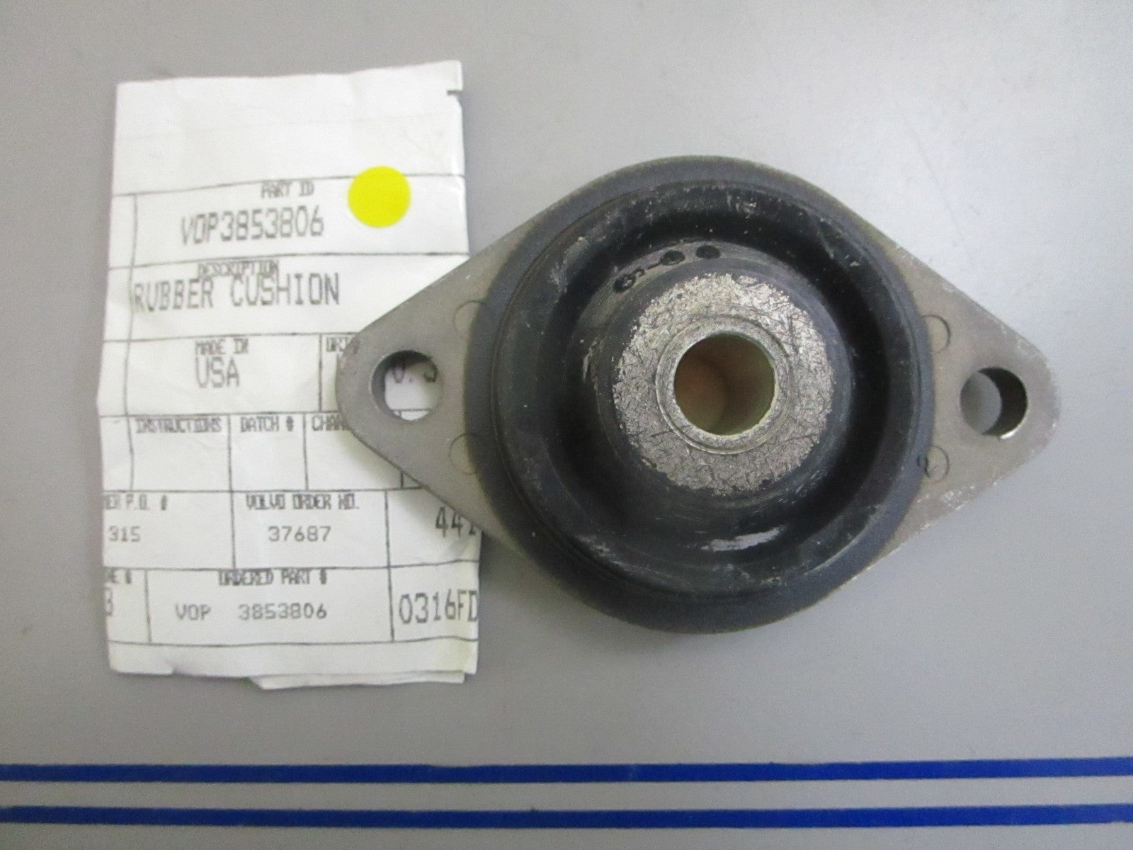 *NEW OEM* 0820 Volvo Penta Rubber Cushion 3853806