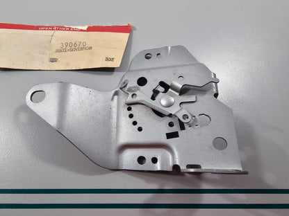 NEW OEM 390670 Briggs & Stratton Governor Plate 0810