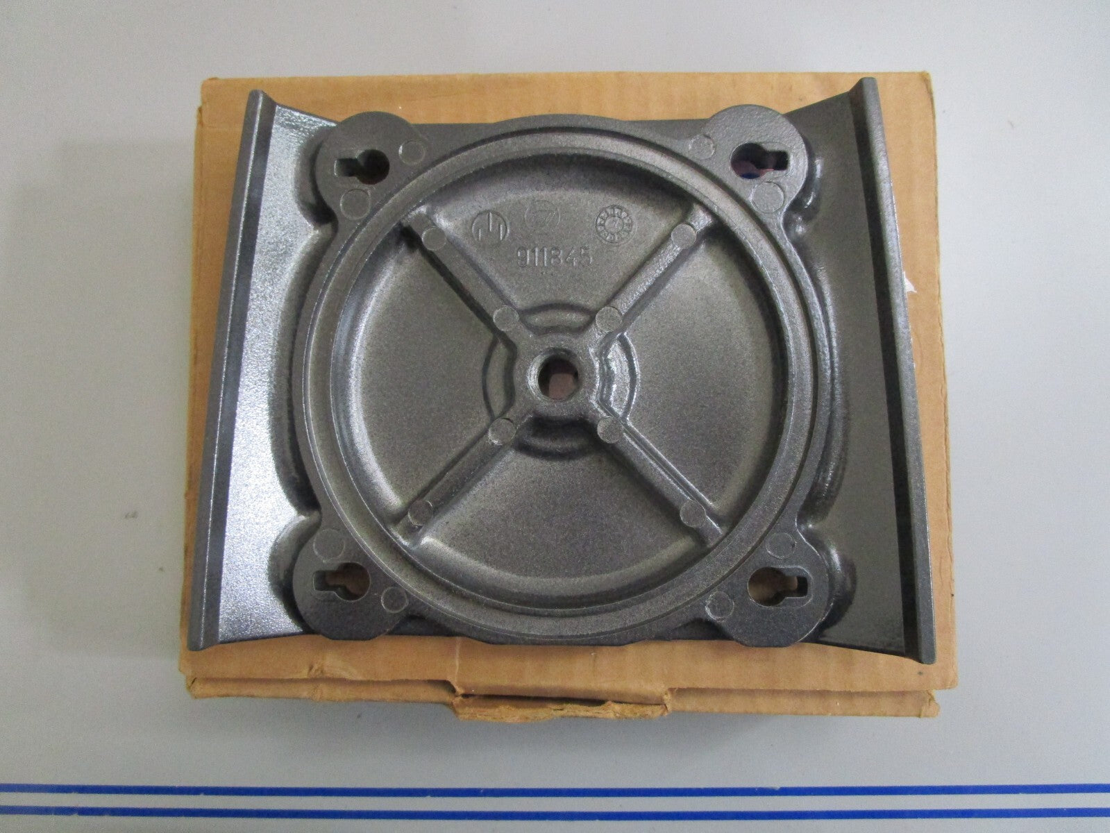 *NEW OEM* 0820 OMC Johnson Evinrude Gear Housing Cover 911845 0911845