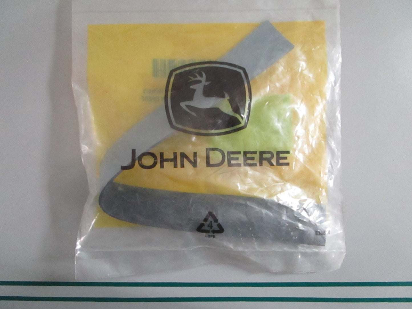 NEW OEM M140775 John Deere Pad 0820