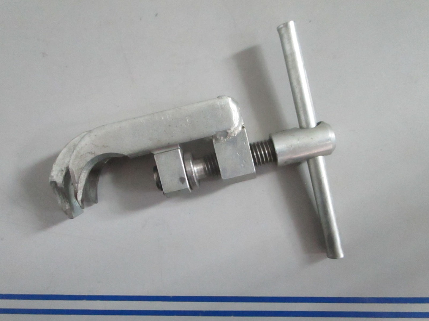 NEW OEM 9995022 Volvo Penta Press Tool 0820