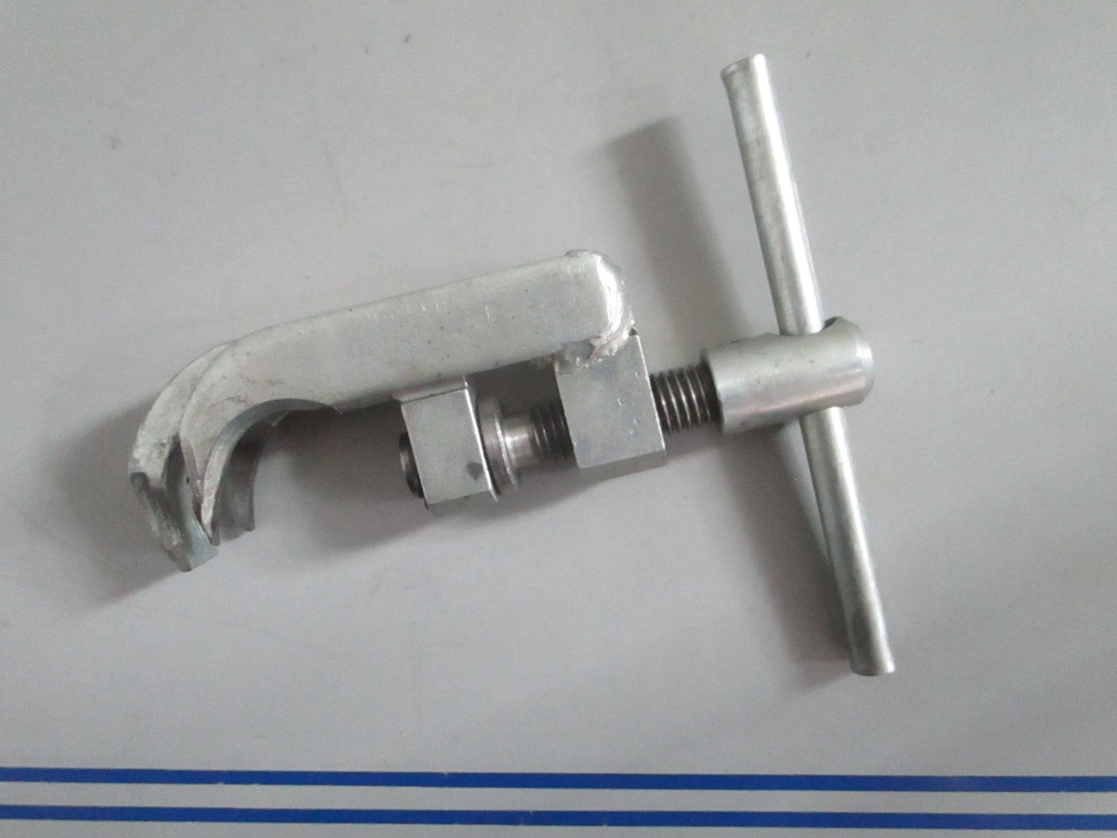 NEW OEM 9995022 Volvo Penta Press Tool 0820