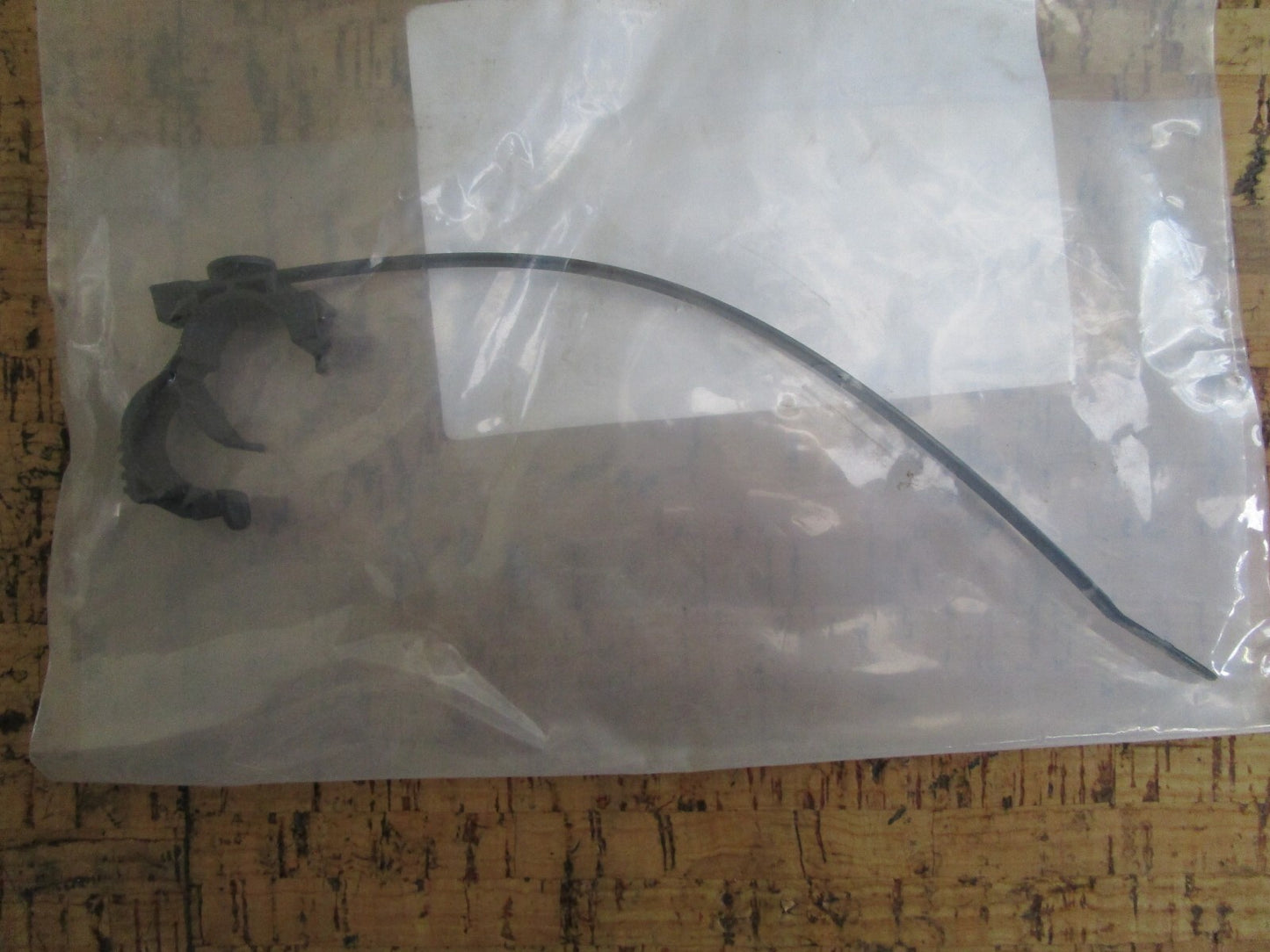 *NEW OEM* 0810 OMC Johnson Evinrude Clip & Tie Strap Assembly 5009376