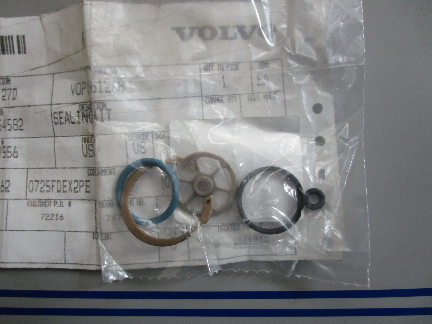 *NEW OEM* 0820 Volvo Penta Seal Kit 3861268