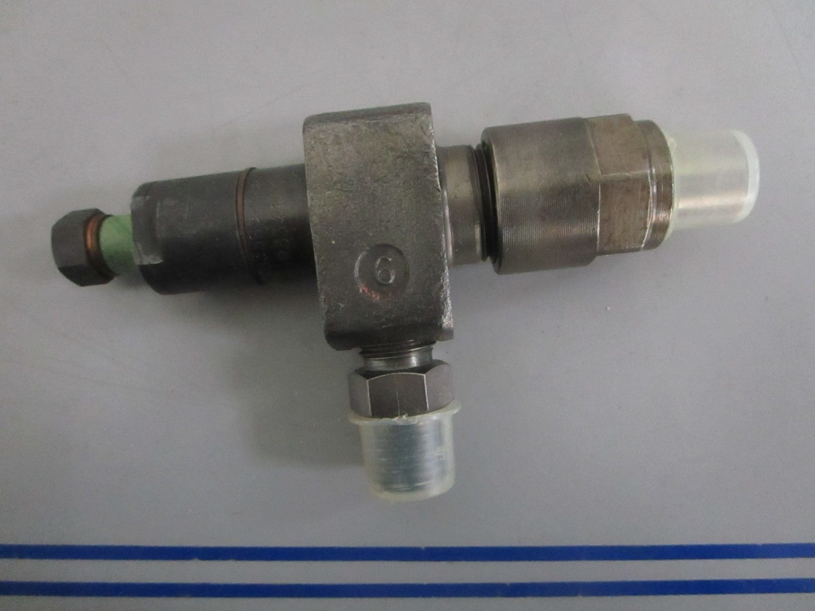 NEW OEM 826577 Volvo Penta Fuel Injector 0820