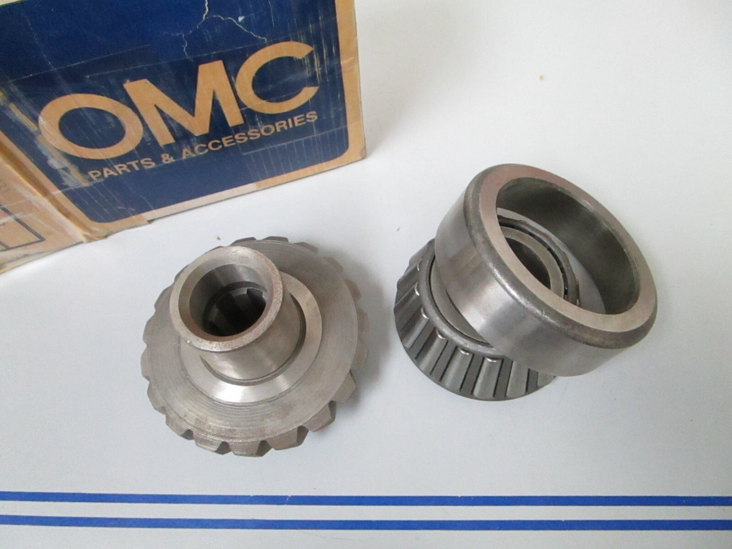 *NEW OEM* 0810 OMC Johnson Evinrude Pinion Gear & Bearing Ay 979999 0979999