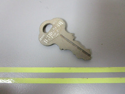 *NEW OEM* 0810 OMC Johnson Evinrude Ignition Key 501577 0501577