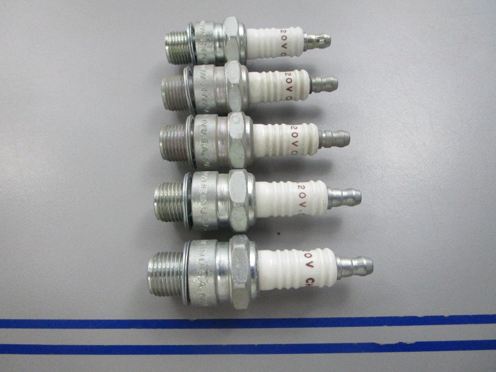NEW (LOT OF 5) L20V Champion Spark Plug 0810