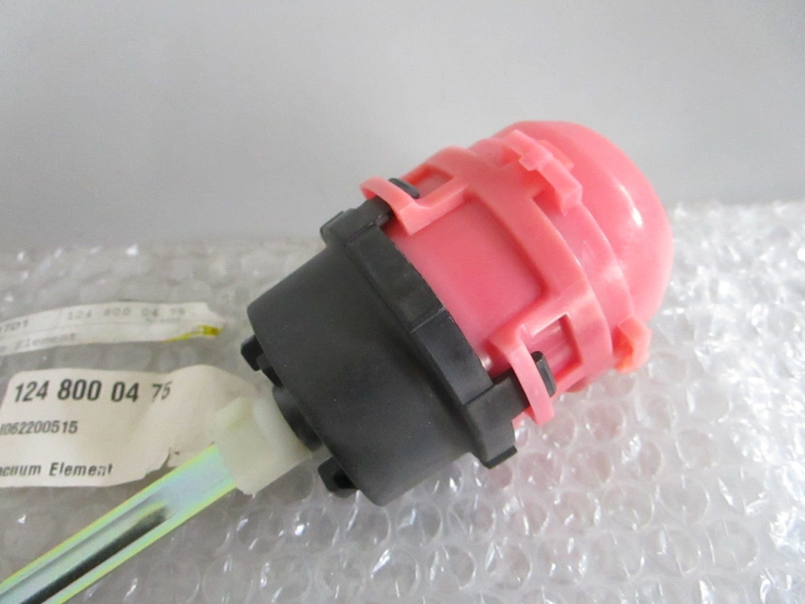NEW OEM 1248000475 Mercedes-Benz Vacuum Element 0820