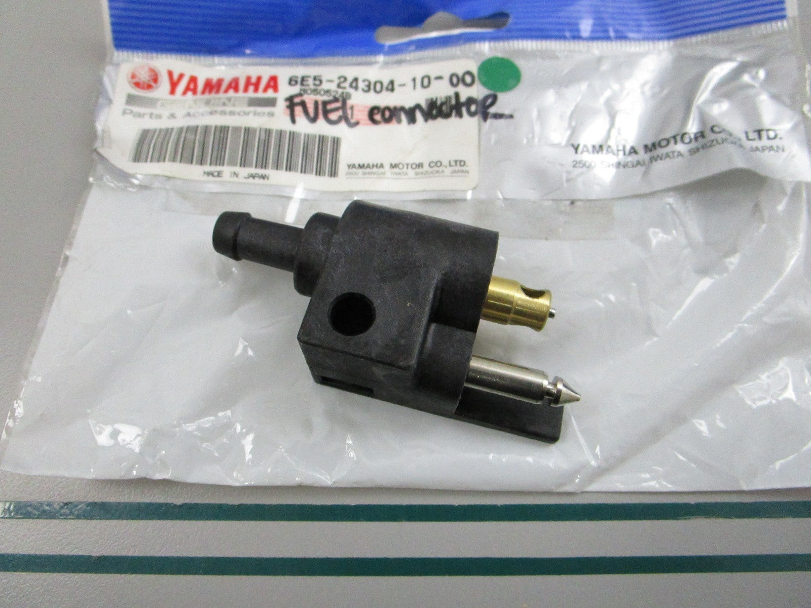 NEW OEM 6E5-24304-10-00 Yamaha Fuel Connector 0810