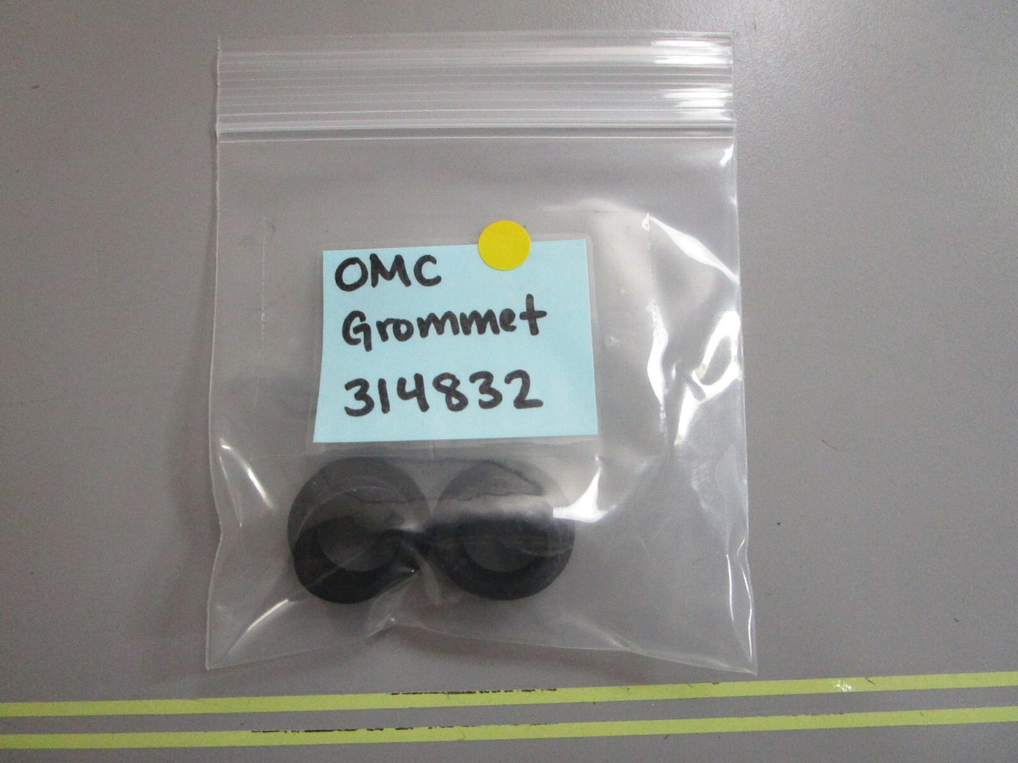 *NEW OEM* (LOT OF 2) 0810 OMC Johnson Evinrude Grommet 314832 0314832