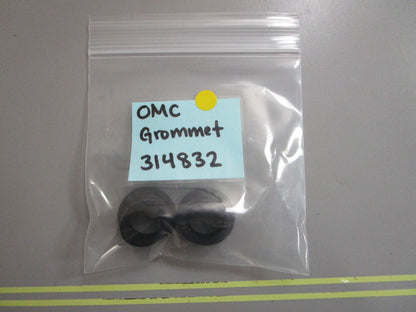 *NEW OEM* (LOT OF 2) 0810 OMC Johnson Evinrude Grommet 314832 0314832