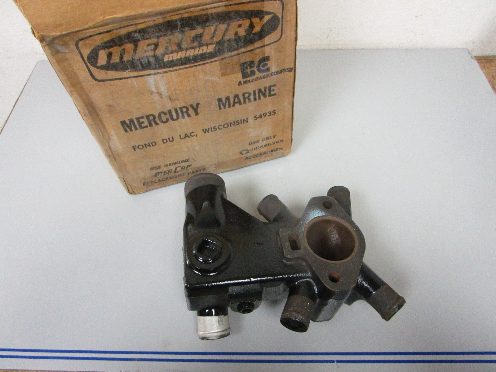 NEW OEM 78985A1 Mercury Mercruiser GM 325 350 454 Thermostat Housing 0720