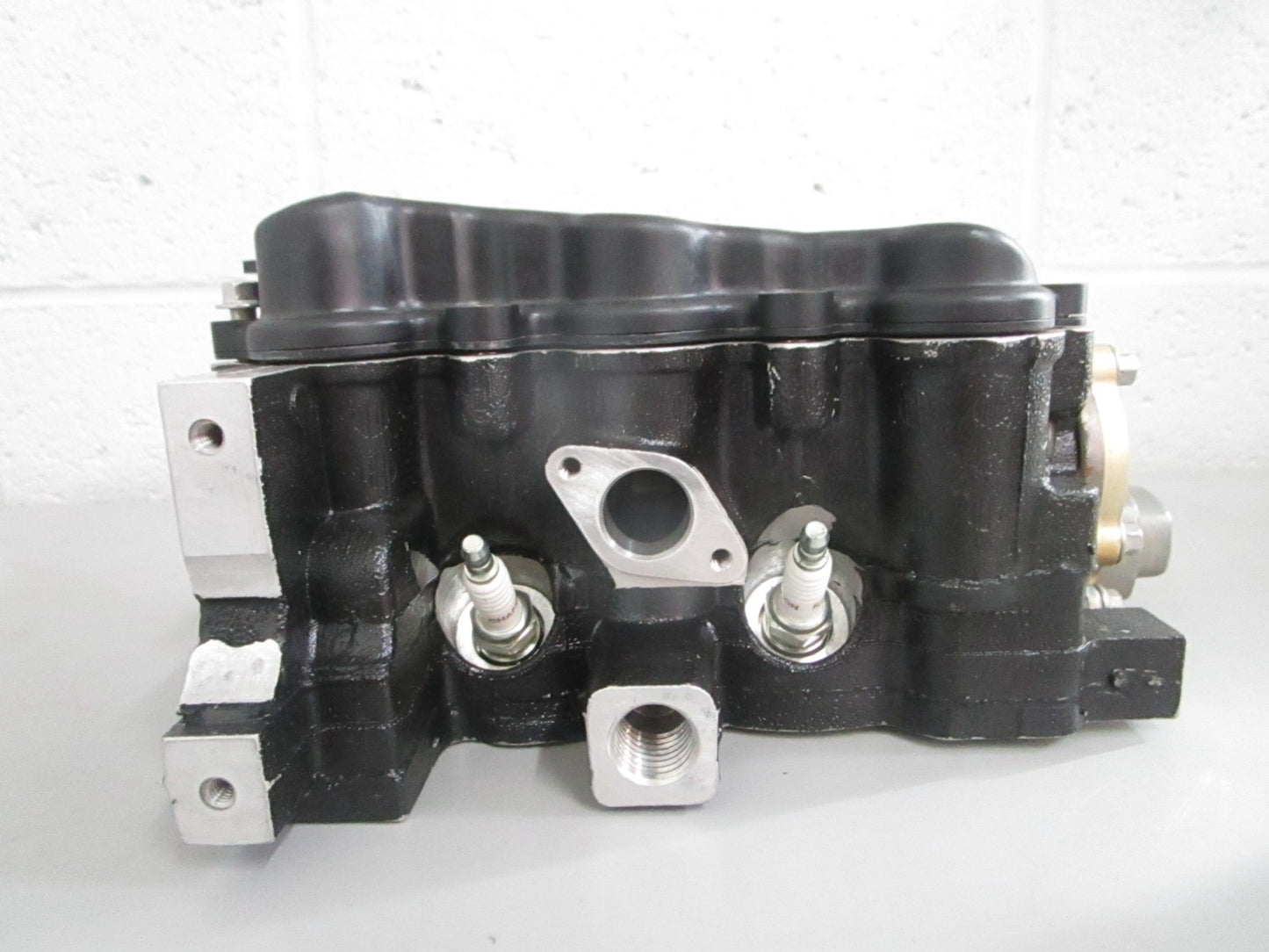 NEW OEM 437992 0437992 OMC Johnson Evinrude 9.9-15HP Cylinder Head Case 0820